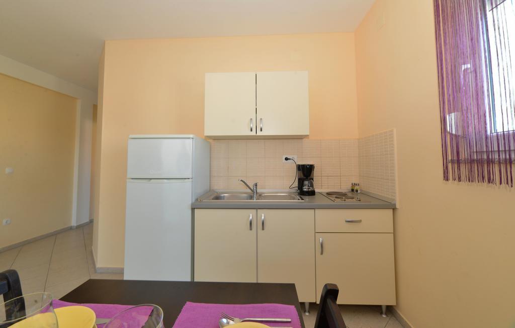 Joso With Pool Apartmán Pakoštane