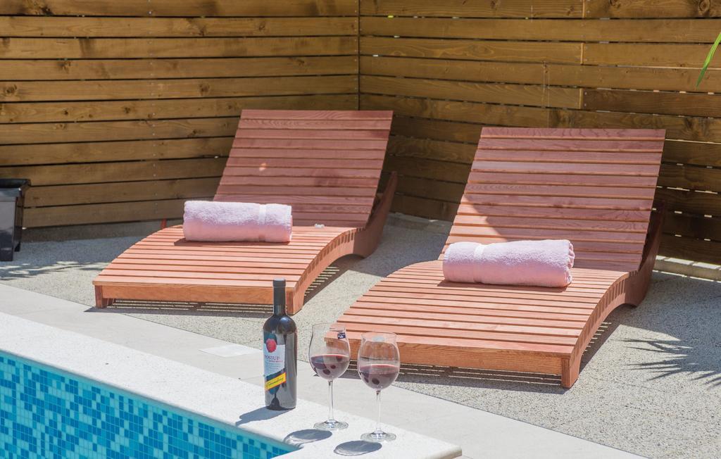 Joso With Pool * Pakoštane